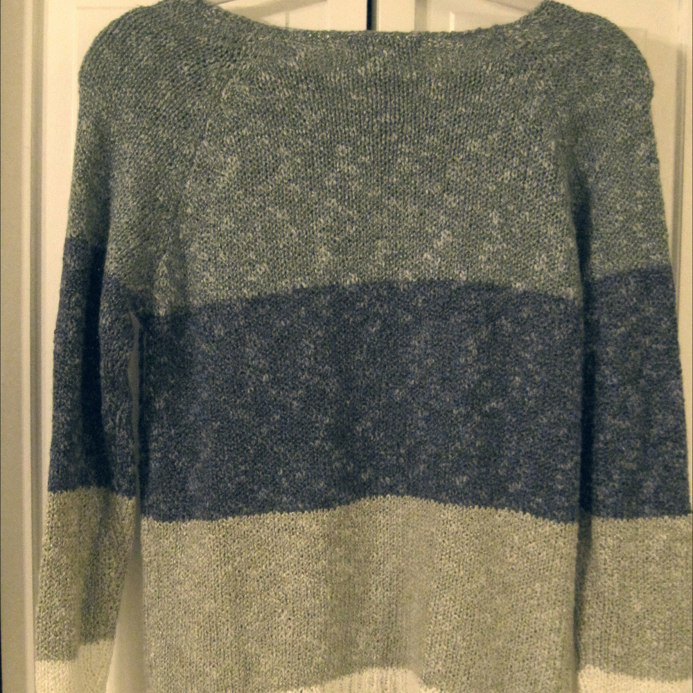 Womans crew sweater size 10 mulit color